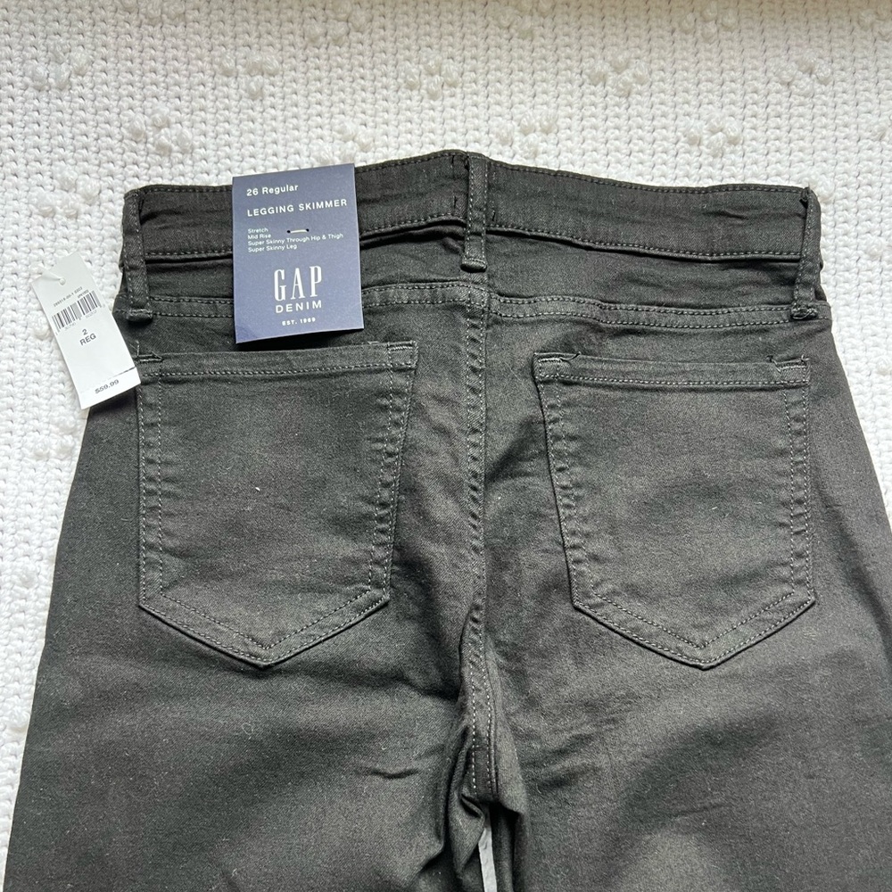 Gap Regular Legging Skimmer Size 2/26 Black New with Tag, never worn